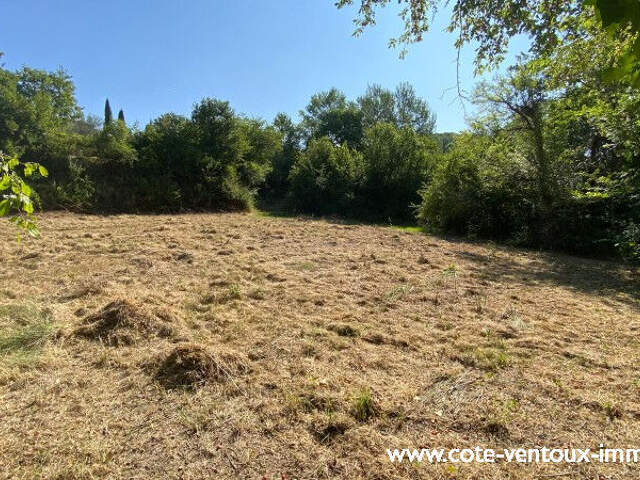 Terrain constructible viabilisé - 765 m² — photo du bien