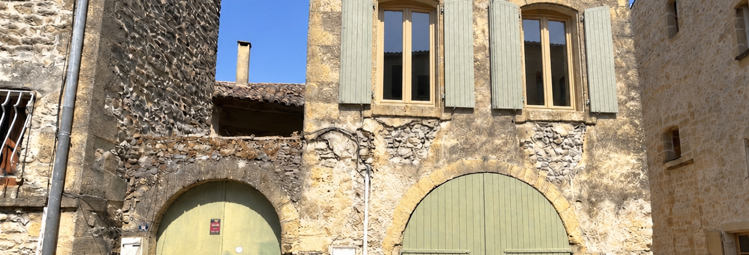 Immeuble  70 m² à vendre à Collias (30210)