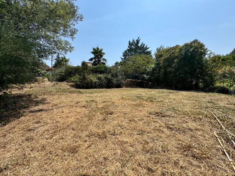 LA ROQUETTE-SUR-SIAGNE  TERRAIN À BÂTIR  ENV. 735 m² — photo 1