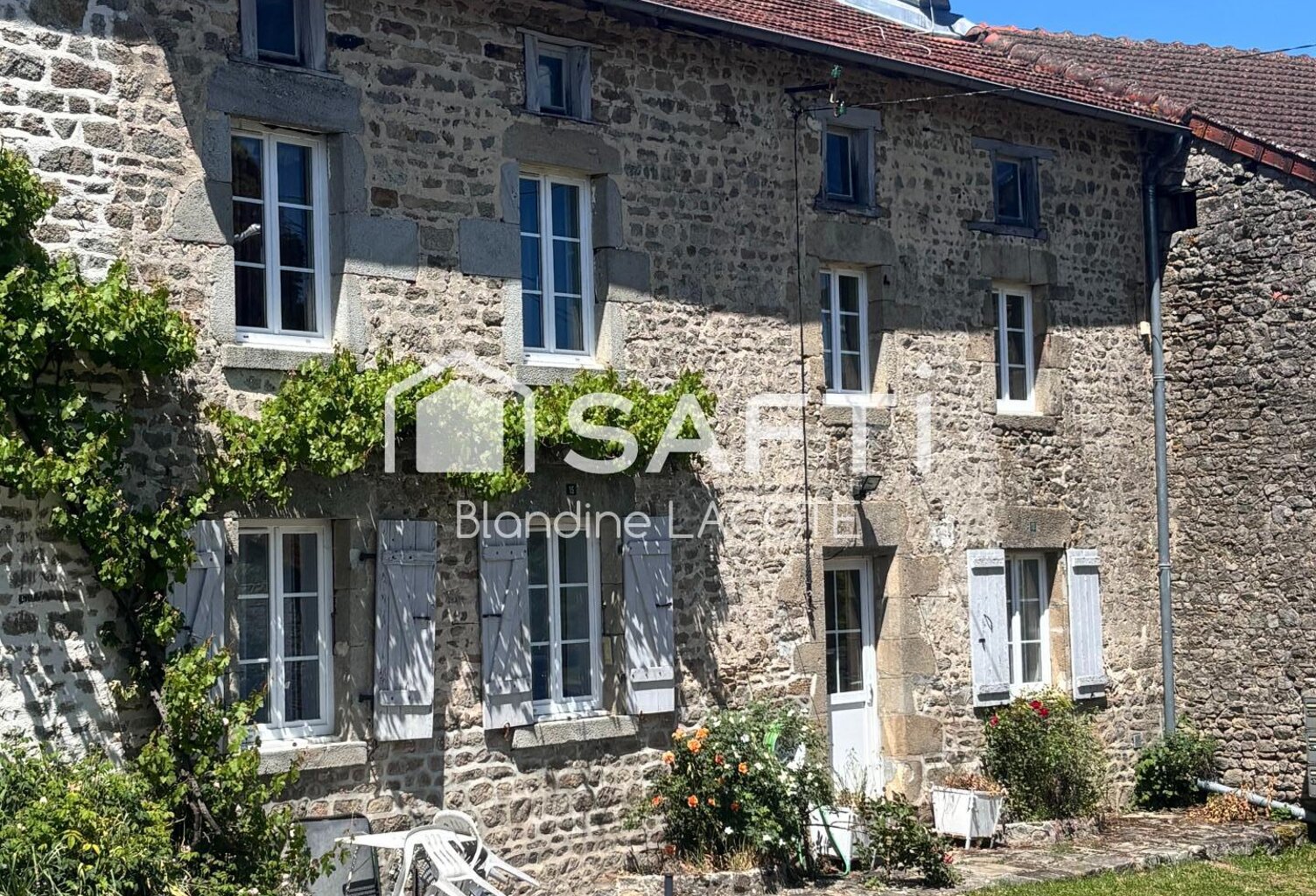 Maison mitoyenne en pierre, terrain et dépendance — photo 1