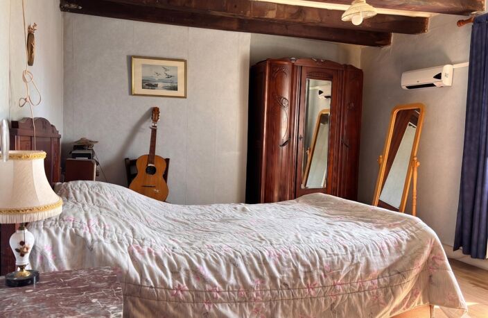 Maison mitoyenne en pierre, terrain et dépendance — photo 5