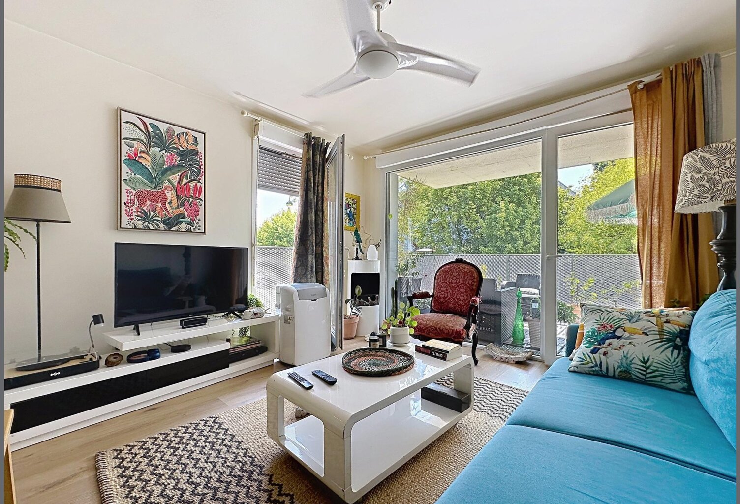 T2 RÉCENT AVEC GRAND BALCON ET PARKING ! — photo 1