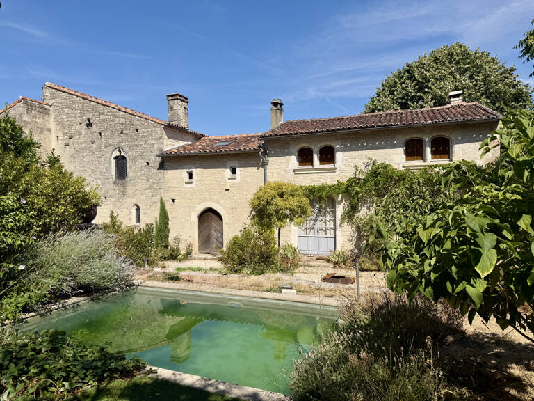 Propriété de caractère de 350 m2 avec gîtes -Tusson - 470 00 — photo 1