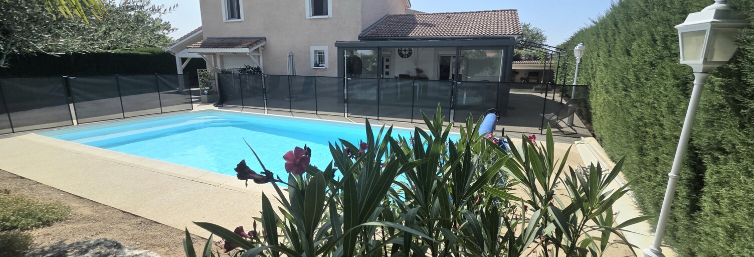 Maison 5 Pièces 117 m² à vendre à Charnas (07340)