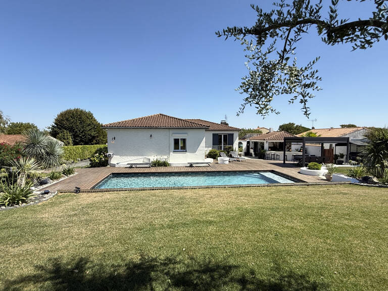 SPACIEUSE VILLA FAMILIALE ESPACE PISCINE ET POOL HOUSE + GAR — photo 1
