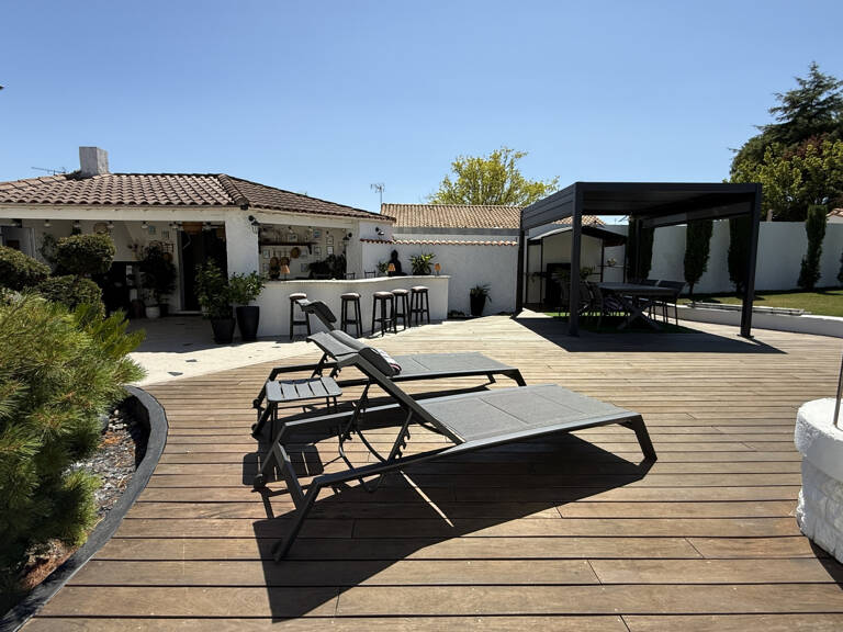 SPACIEUSE VILLA FAMILIALE ESPACE PISCINE ET POOL HOUSE + GAR — photo 1