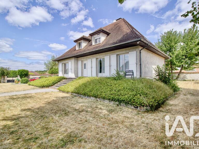 Vente Maison/villa 8 pièces — photo 1