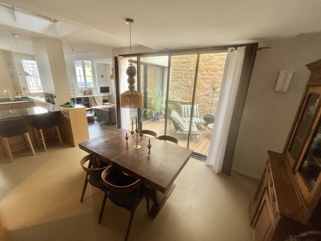 Maison en pierre de 6 pièces principales — photo du bien