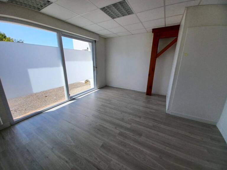 Bureau À Louer — photo 1