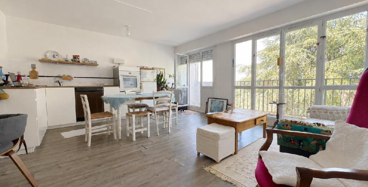 Joli T2 lumineux de 49 m², au 3ème et dernier étage, avec cave — photo 1