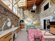 Authentique maison en pierre avec dépendances et vue dégagée sur la campagne — photo 3