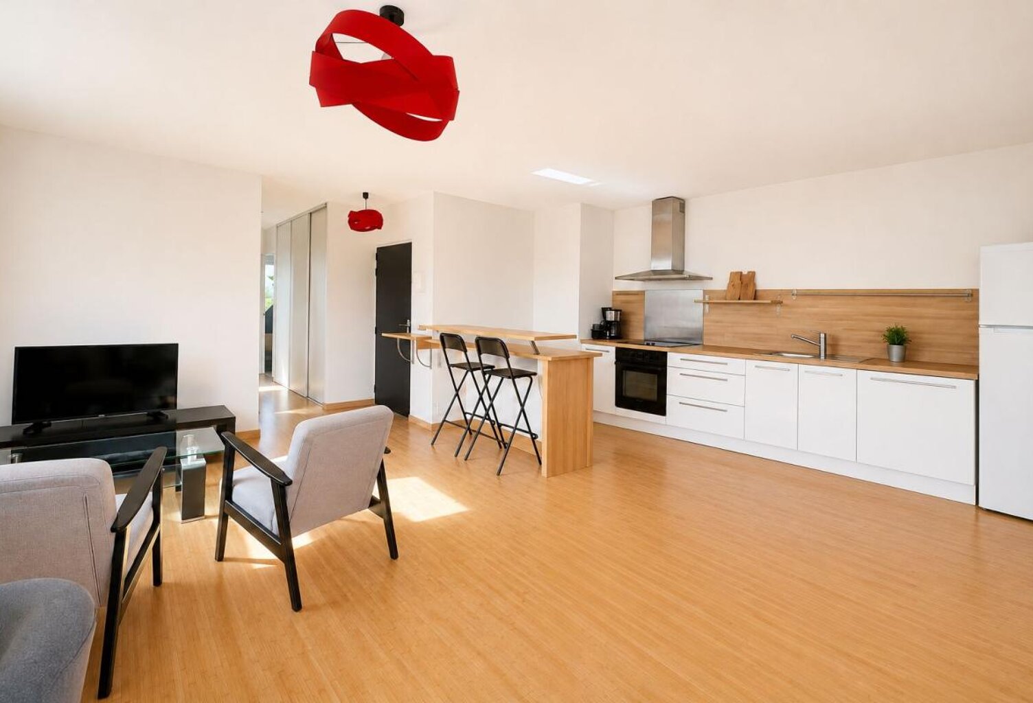 ARGOULETS - Appartement T3 avec Terrasse, Parking & Cellier — photo 1