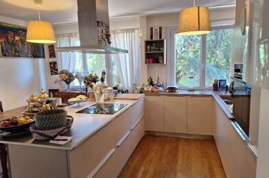 Appartement 5 pièces 2300 €