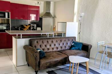 Appartement 3 pièces 740 €
