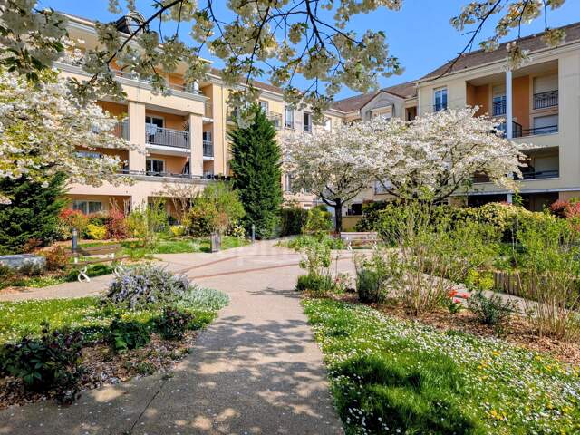Corbeil-Essonnes – F3 lumineux avec balcon, parking et résidence arborée — photo du bien