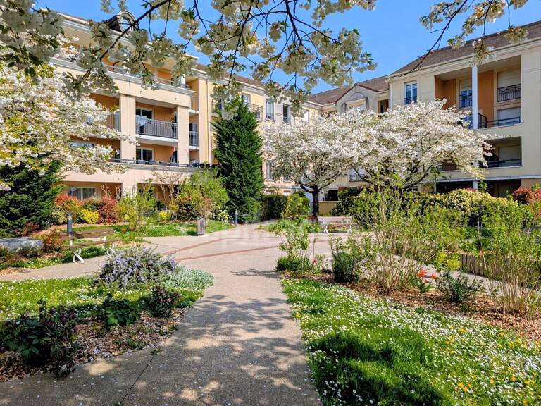 Corbeil-Essonnes – F3 lumineux avec balcon, parking et résidence arborée — photo 1
