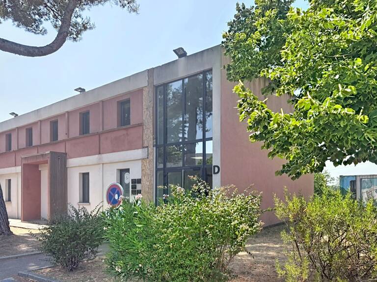 A LOUER LES PENNES-MIRABEAU – LOCAUX MÉDICAUX / PARAMÉDICAUX & BUREAUX – 15 À 150 M² – PARKING – FIBRE — photo 1