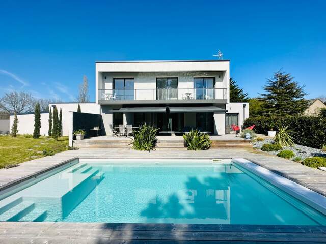 LA TURBALLE-MAISON CONTEMPORAINE 6P DE 176M2-PISCINE-GARAGE 40M2-JARDIN-SUR TERRAIN DE 720M2 — photo du bien