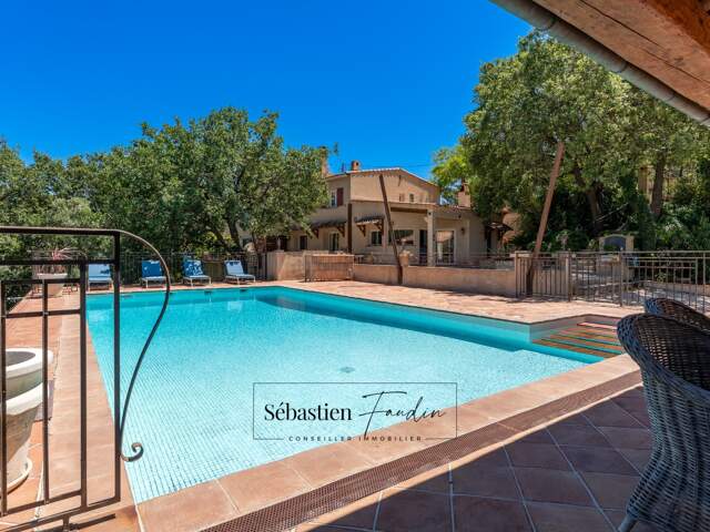 Maison à vendre 8 pièces LA CADIERE D'AZUR (83) - 2 logements - grande piscine - vue panoramique - grande parcelle - calme - nombreuses annexes — photo du bien