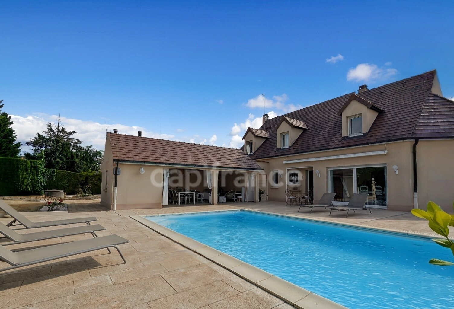 À 5 minutes de Chalon-sur-Saône (71) ​Superbe Villa de 223.59m² double garage et dépendance Parc de 1 800 m² Piscine & Pool House ! — photo 1