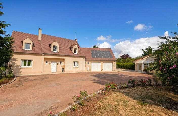 À 5 minutes de Chalon-sur-Saône (71) ​Superbe Villa de 223.59m² double garage et dépendance Parc de 1 800 m² Piscine & Pool House ! — photo 2