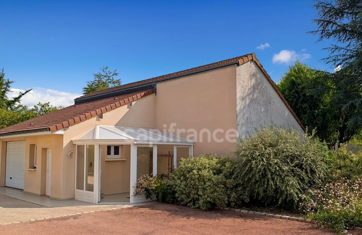 À 5 minutes de Chalon-sur-Saône (71) ​Superbe Villa de 223.59m² double garage et dépendance Parc de 1 800 m² Piscine & Pool House ! — photo 3