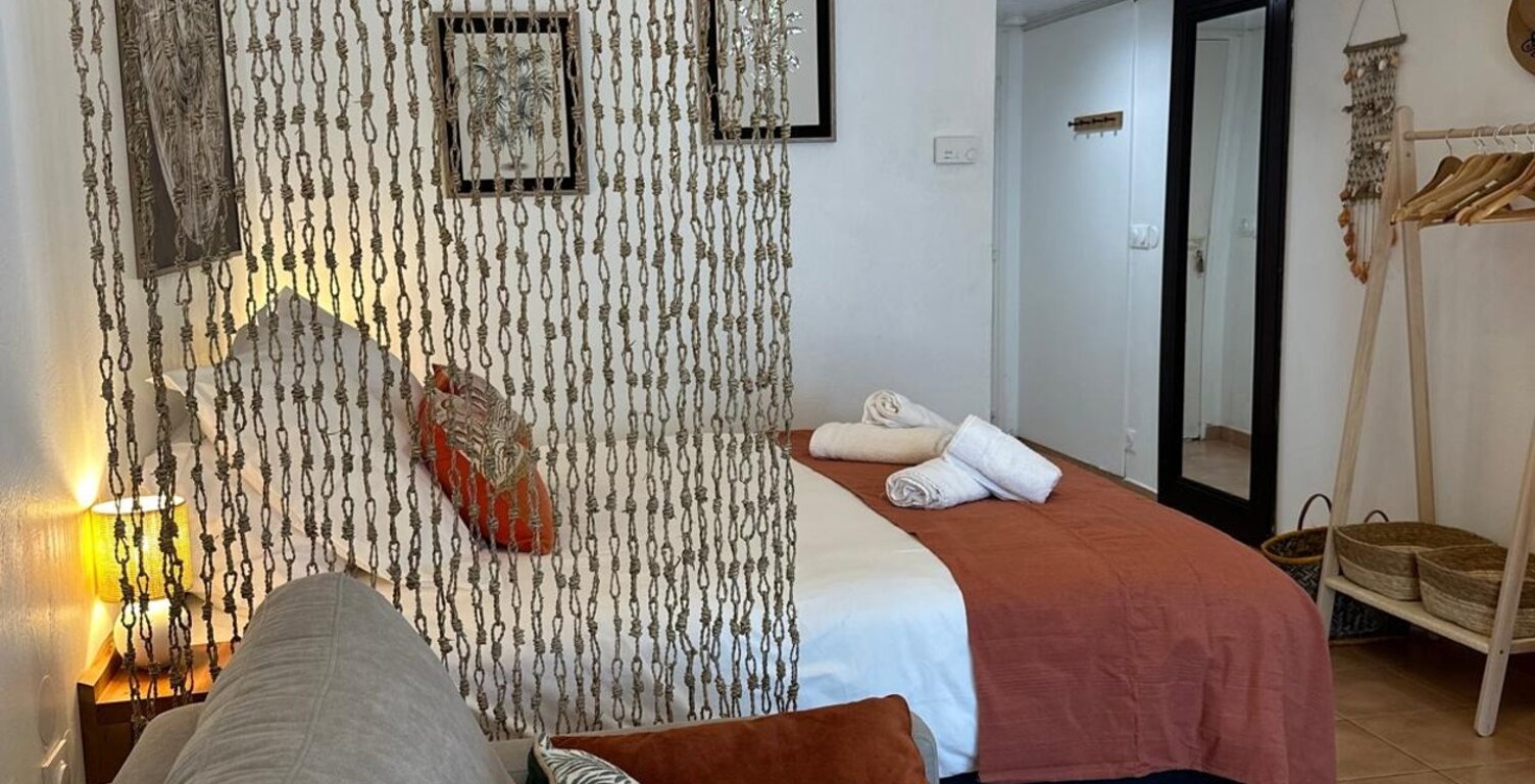A VENDRE - STUDIO D'EXCEPTION EN REZ DE JARDIN – BORD DE MER SAINTE ANNE — photo 1