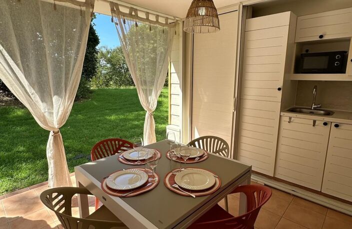 A VENDRE - STUDIO D'EXCEPTION EN REZ DE JARDIN – BORD DE MER SAINTE ANNE — photo 2