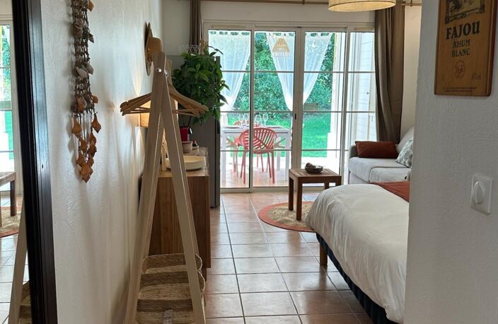 A VENDRE - STUDIO D'EXCEPTION EN REZ DE JARDIN – BORD DE MER SAINTE ANNE — photo 3