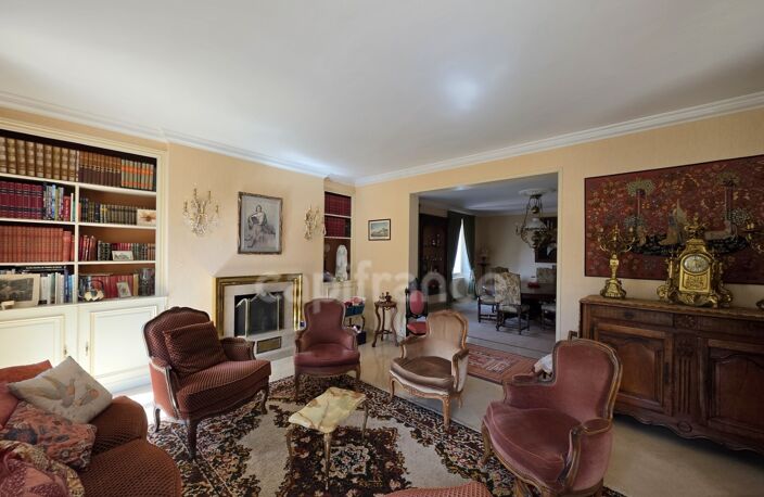 Maison à vendre 11 pièces VILLENEUVE SUR YONNE (89), 6 chambres, jardin 1976 M2 — photo 2