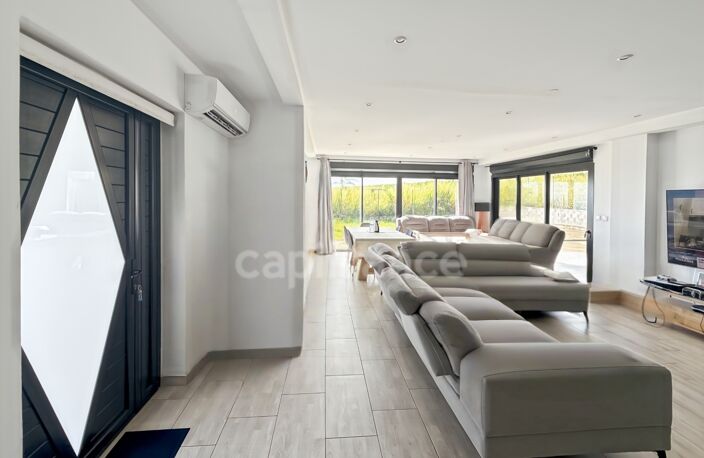 Une maison contemporaine avec vue mer, volumes généreux et cadre de vie privilégié à Sainte-Marie — photo 2