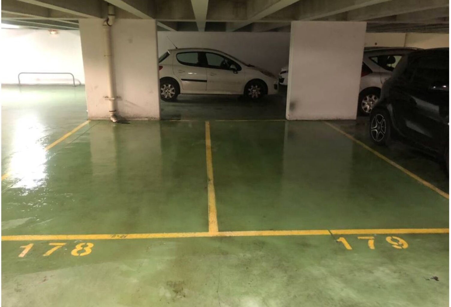 Garage — photo 1