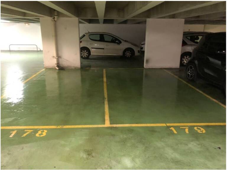 Garage — photo 1