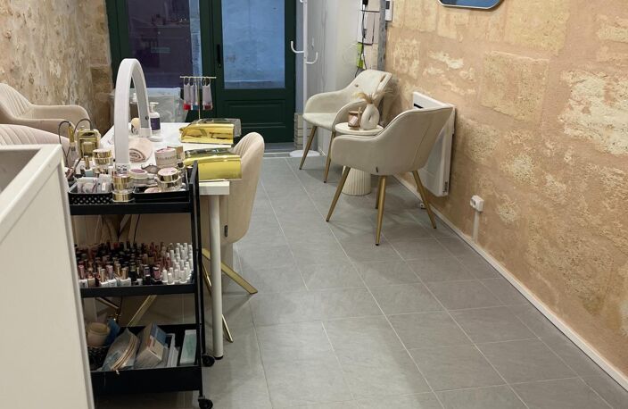 DROIT AU BAIL, LOCAL RENOVE 24 m2, pierres apparentes, parfait état, idéal activité onglerie, esthétique, profession libérale, sauf commerce de bouche — photo 3