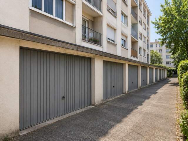 Garage fermé de 14m2, dans résidence sécurisée — photo du bien