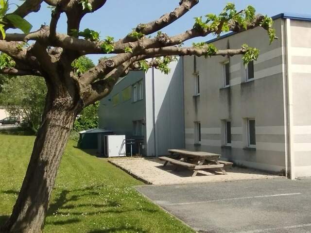 Atelier 240 m2, hauteur sous plafond 6.20 à 7 mètres — photo du bien