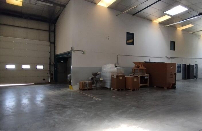 Atelier 240 m2, hauteur sous plafond 6.20 à 7 mètres — photo 3