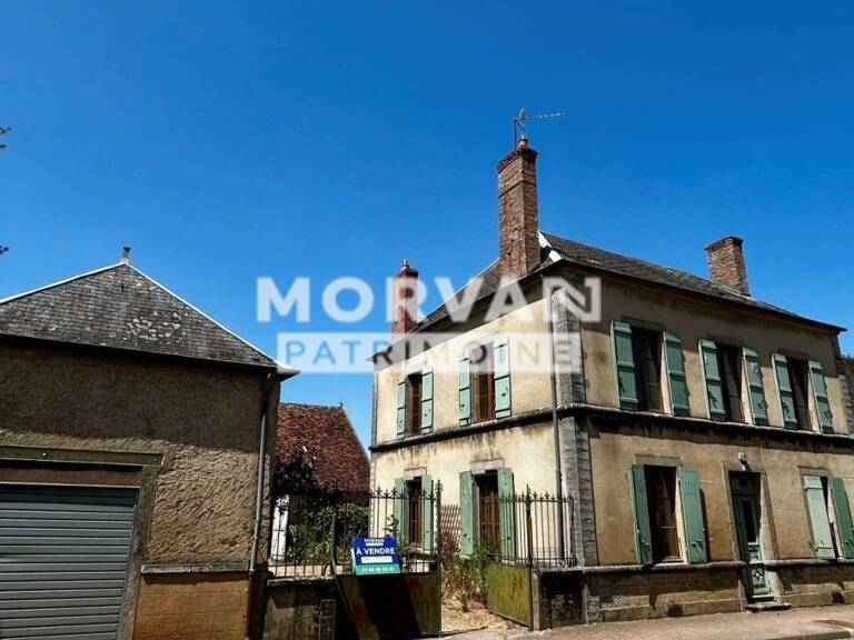 MAISON DE CARACTERE COEUR BAZOIS  FACE AU CANAL - TOUTES COMMODITES - COUR ET DEPENDANCES - — photo 1