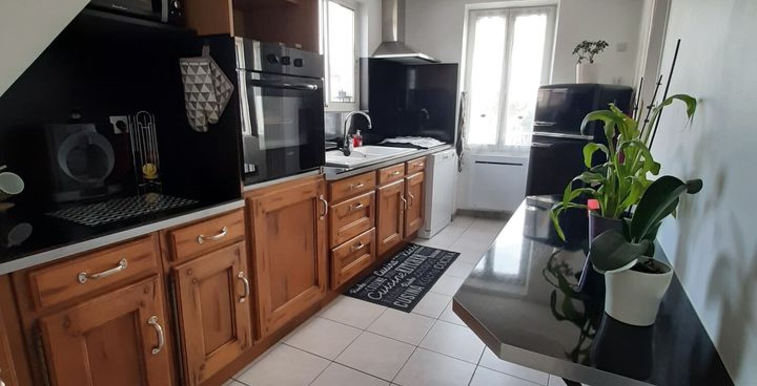 Appartement de 90m2 à louer sur Saint-Même-les-Carrières — photo 1