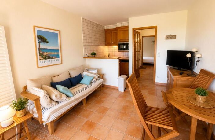 Appartement À Vendre T2  Corniche de Tamaris + Terrasse vue Mer La Seyne sur mer — photo 4
