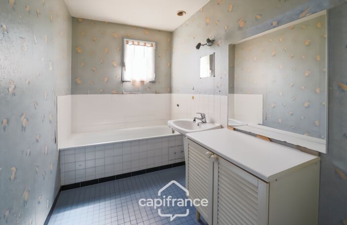 Maison avec sous-sol complet à rénover à Beaufort (39190), idéal premier achat ou investissement — photo 5