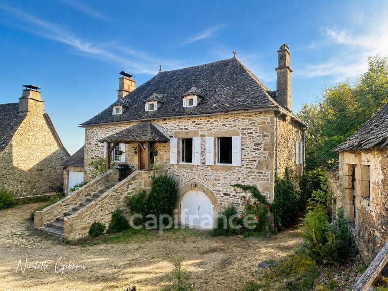 Jolie maison en pierres avec petites dépendances — photo 1
