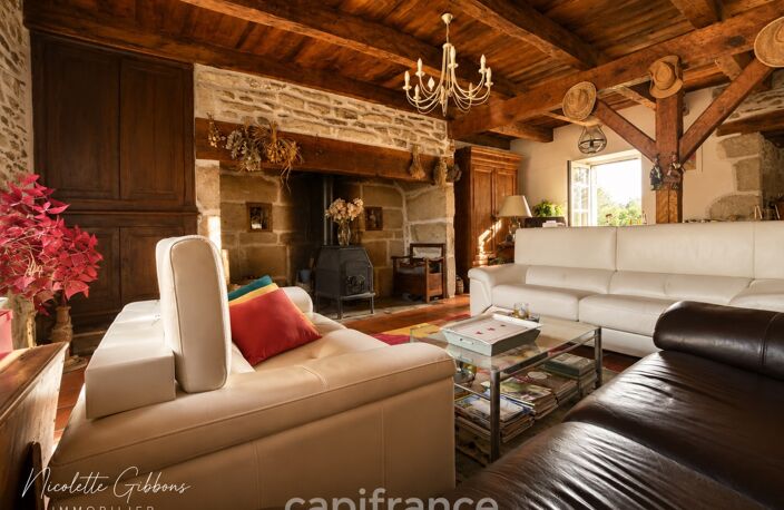 Jolie maison en pierres avec petites dépendances — photo 4