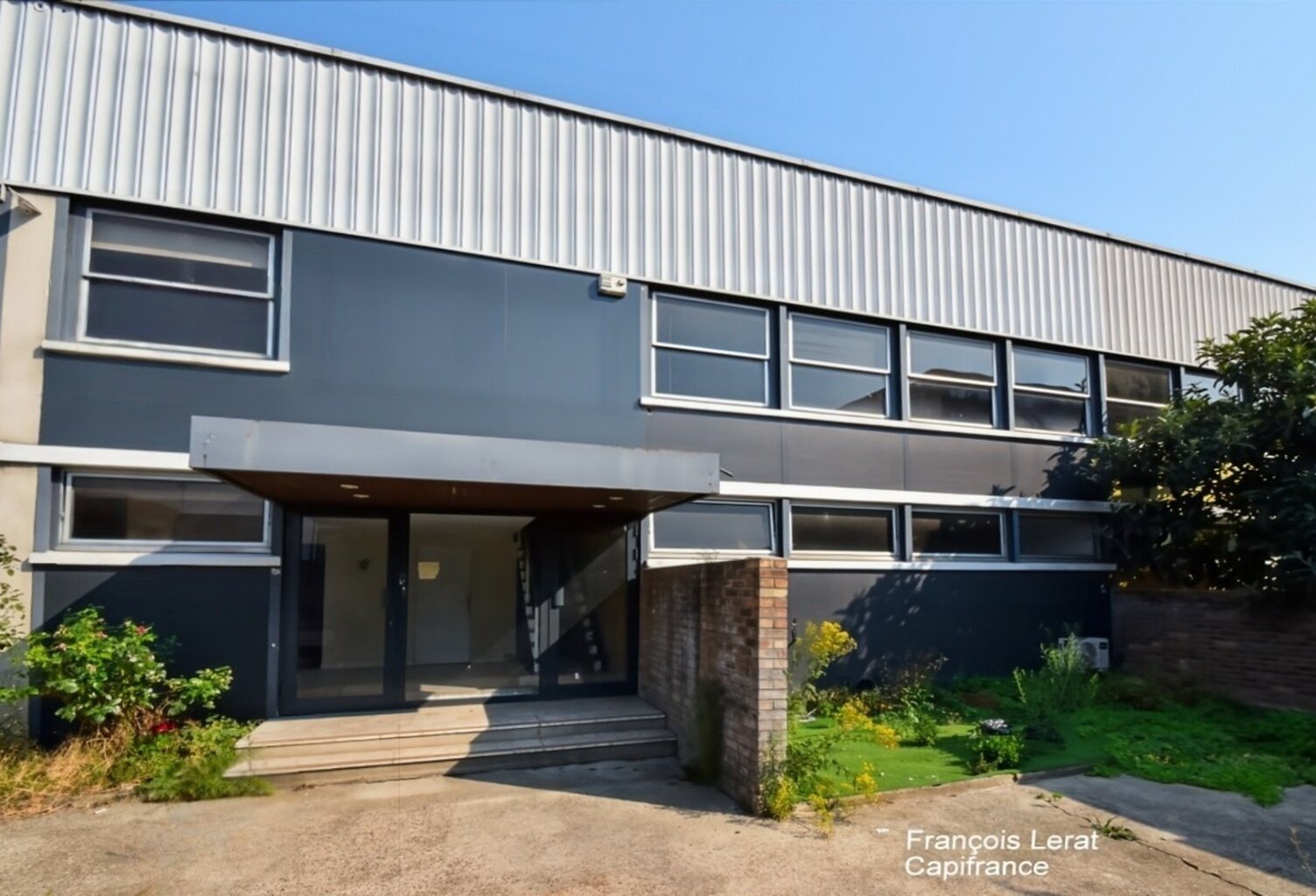 Local/bureau à louer COLOMBES (92)- Bâtiment industriel R+ 1 de 780 m2 et un terrain de 1 300 m2 - Loyer mensuel HT 10 000 € — photo 1