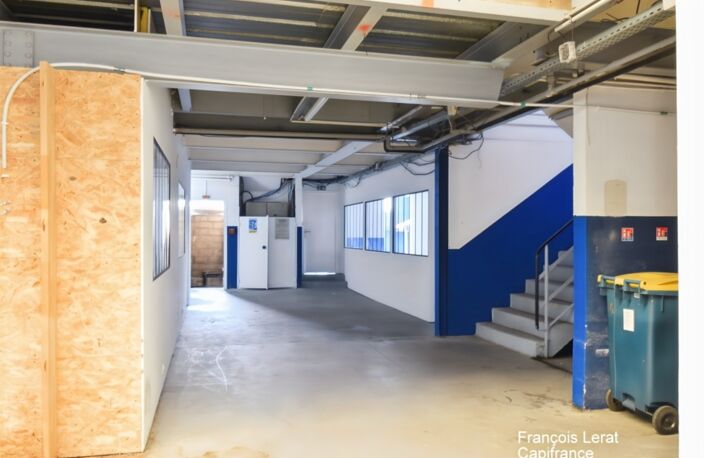 Local/bureau à louer COLOMBES (92)- Bâtiment industriel R+ 1 de 780 m2 et un terrain de 1 300 m2 - Loyer mensuel HT 10 000 € — photo 3