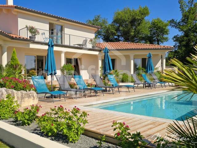 Villa d'architecte avec maison d'amis, piscine et 1,2 hectare au cœur du Périgord Vert — photo du bien