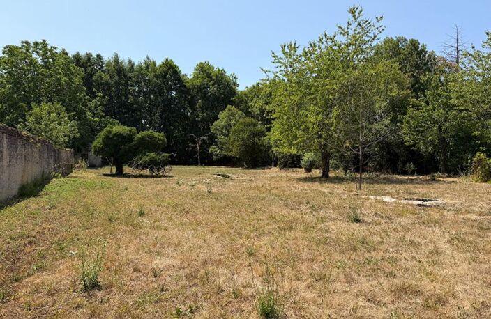 Terrain constructible viabilisé au bord de l'eau — photo 2