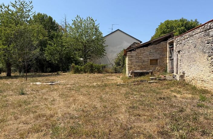 Terrain constructible viabilisé au bord de l'eau — photo 3