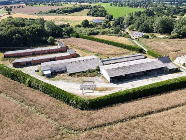 Ensemble de bâtiments de 3630m² - terrain 20982m² — photo du bien
