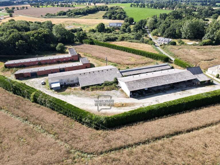 Ensemble de bâtiments de 3630m² - terrain 20982m² — photo 1